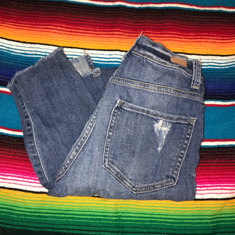 FLATTERING HIGH WAISTED JEANS